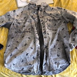 BDG paisley  button up size medium